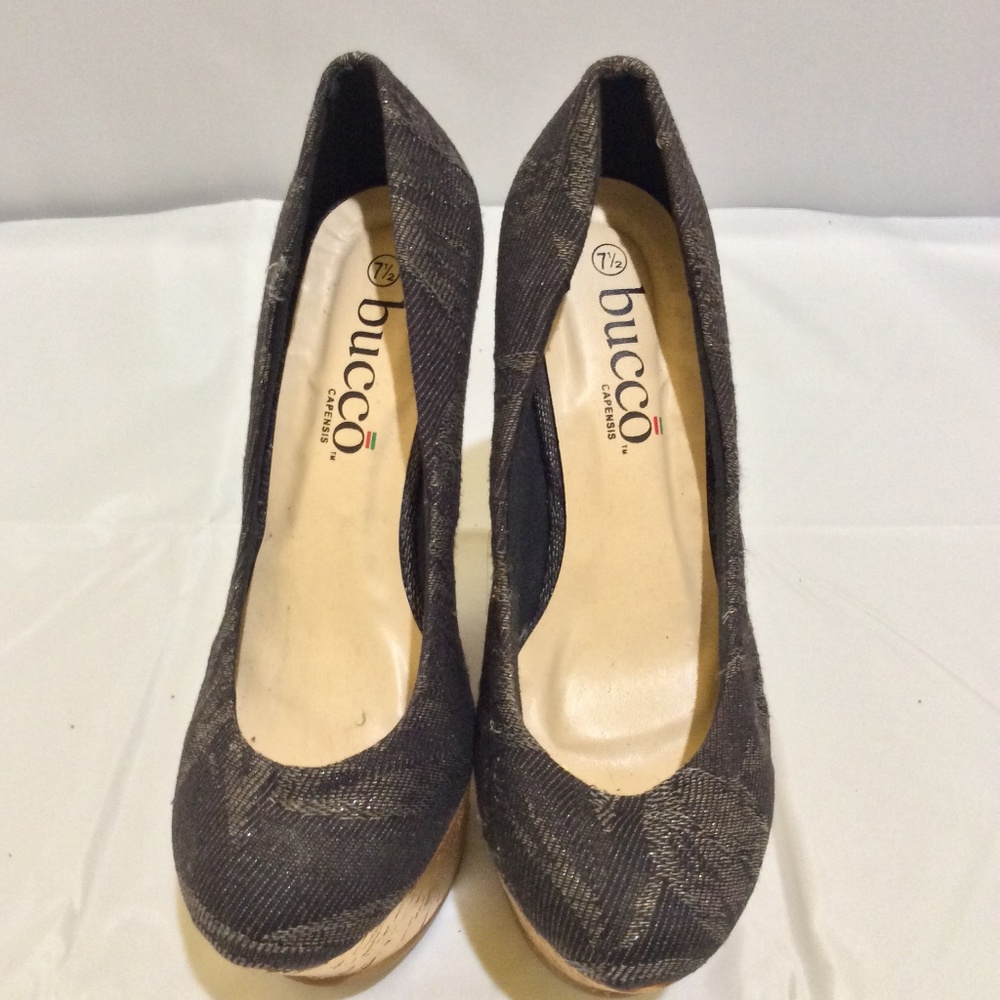 Bucco Women Fashion Black and Gold Wedge Pumps
